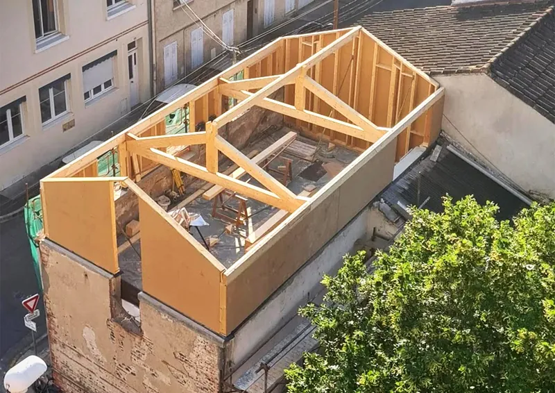 Energy retrofit through a perforated façade