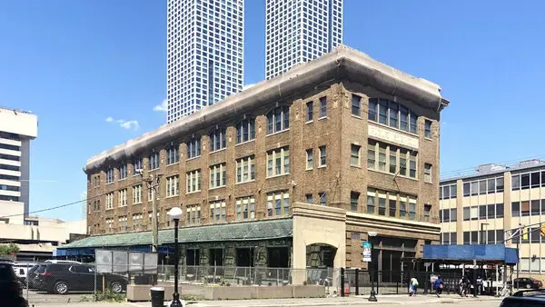 Centre Pompidou à Jersey City : Autopsie d'un Rêve Culturel Inachevé