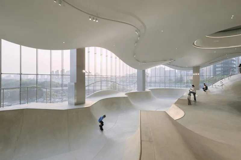 Moreprk Skyline : Le Skatepark Flottant qui Révolutionne l'Architecture Urbaine